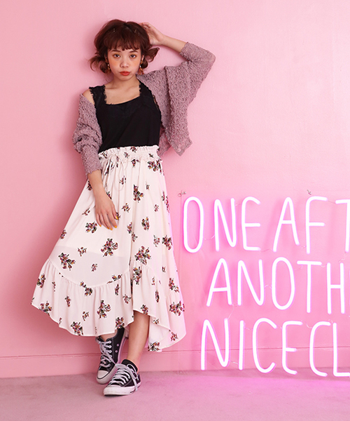 one after another NICE CLAUP（ワンアフターアナザーナイスクラップ）の「レトロ花柄スカート（スカート・レディース・アイボリー/ブラック/ブルー系その他・FREE）」の14枚目の写真