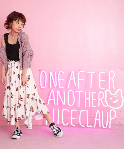 one after another NICE CLAUP（ワンアフターアナザーナイスクラップ）の「レトロ花柄スカート（スカート・レディース・アイボリー/ブラック/ブルー系その他・FREE）」の5枚目の写真