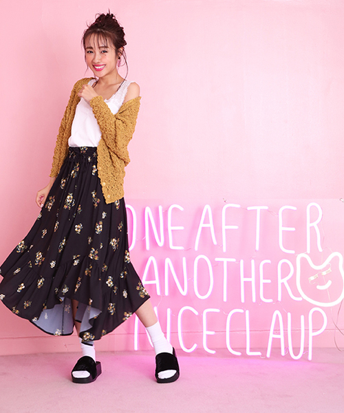 one after another NICE CLAUP（ワンアフターアナザーナイスクラップ）の「レトロ花柄スカート（スカート・レディース・アイボリー/ブラック/ブルー系その他・FREE）」の7枚目の写真