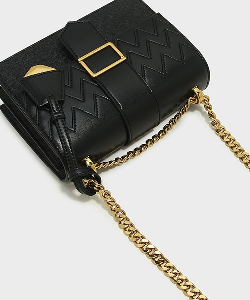 CHARLES & KEITH（チャールズ & キース）の「ドレッシースリングバッグ / DRESSY SLING BAG（メッセンジャーバッグ・レディース・ブラック/レッド/ピンク・S）」の6枚目の写真