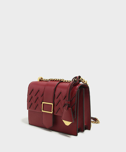 CHARLES & KEITH（チャールズ & キース）の「ドレッシースリングバッグ / DRESSY SLING BAG（メッセンジャーバッグ・レディース・ブラック/レッド/ピンク・S）」の15枚目の写真