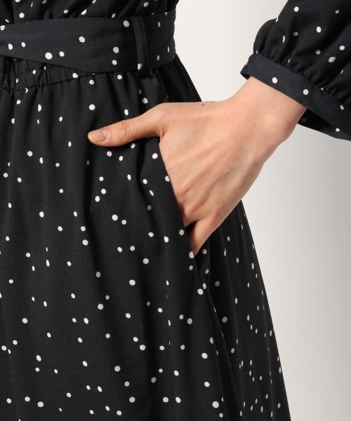 GLOBAL WORK（グローバルワーク）の「ドットプリントVネックワンピース/784555（ワンピース・レディース・ネイビー/ブラック/ダークブルー・FREE）」の12枚目の写真