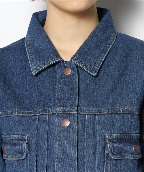 Chico(チコ)の「オーバーGジャン(デニムジャケット・レディース・ホワイト/ブルー/ネイビー・FREE)」の8枚目の写真