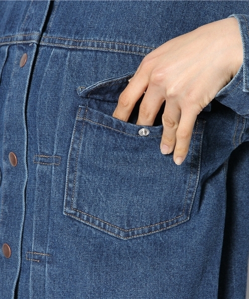 Chico(チコ)の「オーバーGジャン(デニムジャケット・レディース・ホワイト/ブルー/ネイビー・FREE)」の6枚目の写真