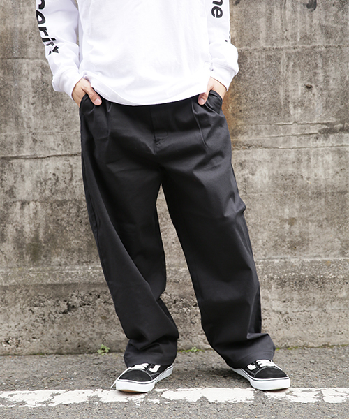 kutir（クティール）の「LOOSE WIDE PANTS / ルーズワイドストレートパンツ ストレッチチノ（チノパンツ・メンズ・ブラック/ベージュ/グレー・MEDIUM/LARGE）」の2枚目の写真