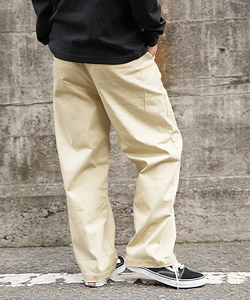 kutir（クティール）の「LOOSE WIDE PANTS / ルーズワイドストレートパンツ ストレッチチノ（チノパンツ・メンズ・ブラック/ベージュ/グレー・MEDIUM/LARGE）」の13枚目の写真