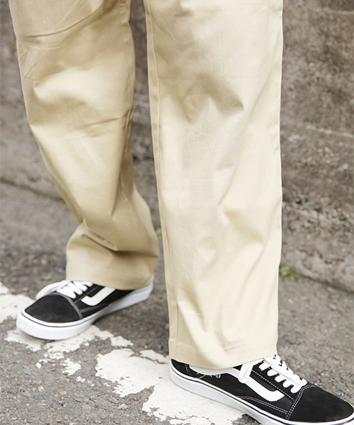 kutir（クティール）の「LOOSE WIDE PANTS / ルーズワイドストレートパンツ ストレッチチノ（チノパンツ・メンズ・ブラック/ベージュ/グレー・MEDIUM/LARGE）」の6枚目の写真