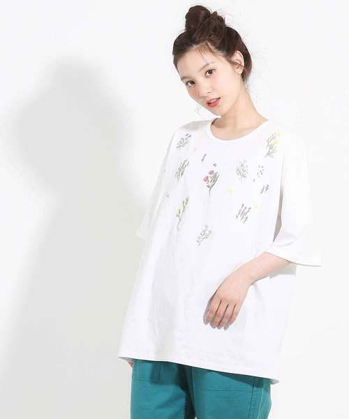 CUBE SUGAR(キューブシュガー)の「天竺刺繍ワイドチュニック(Tシャツ/カットソー・レディース・ホワイト/ブラック/ネイビー・M)」の1枚目の写真