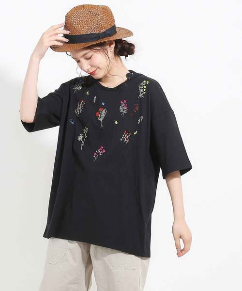 CUBE SUGAR(キューブシュガー)の「天竺刺繍ワイドチュニック(Tシャツ/カットソー・レディース・ホワイト/ブラック/ネイビー・M)」の2枚目の写真