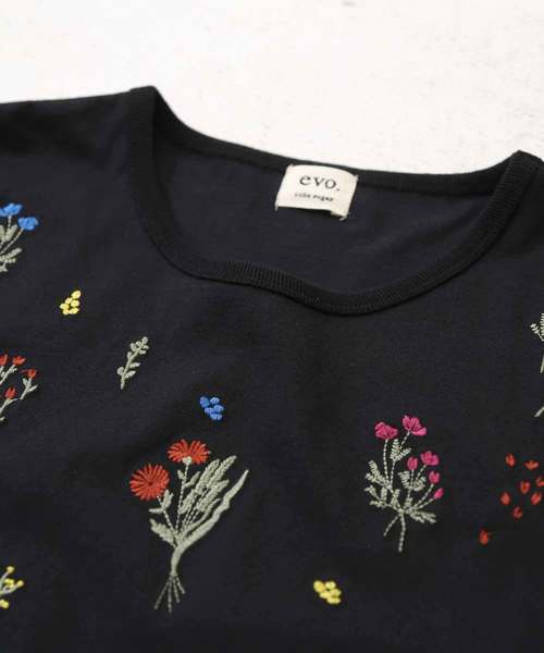 CUBE SUGAR(キューブシュガー)の「天竺刺繍ワイドチュニック(Tシャツ/カットソー・レディース・ホワイト/ブラック/ネイビー・M)」の11枚目の写真