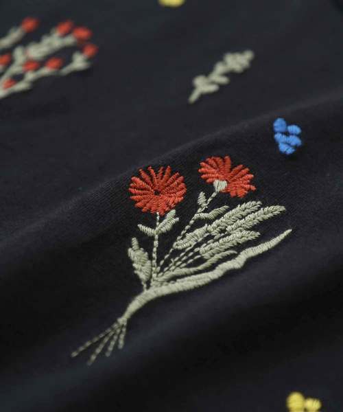 CUBE SUGAR(キューブシュガー)の「天竺刺繍ワイドチュニック(Tシャツ/カットソー・レディース・ホワイト/ブラック/ネイビー・M)」の12枚目の写真