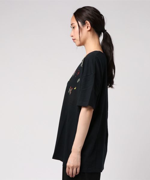 CUBE SUGAR(キューブシュガー)の「天竺刺繍ワイドチュニック(Tシャツ/カットソー・レディース・ホワイト/ブラック/ネイビー・M)」の4枚目の写真