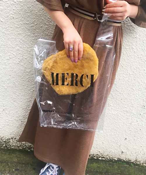 apres jour（アプレジュール）の「ファーポーチ付きMERCIクリアバッグ【ZOZOTOWN限定アイテム】（トートバッグ・レディース・ピンク/イエロー・フリー）」の8枚目の写真