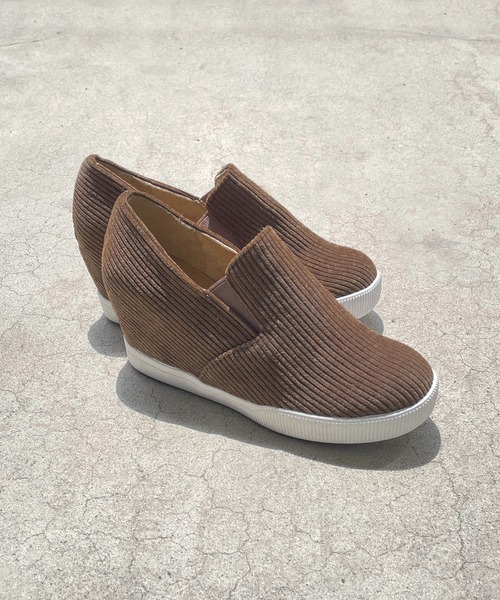 shopnikoniko（ショップニコニコ）の「スリッポン スニーカー インヒール 厚底 インヒールスニーカー（スリッポン・レディース・ブラック/ネイビー/グレー/ブラック系その他/グレー系その他/ブルー系その他/アイボリー/ホワイト/ブラック系その他2/グレー系その他2/ブラック系その他3/ブルー系その他2/キャメル/ホワイト系その他/ブラック系その他4/ベージュ/ブラック系その他5/ブラック系その他6/グレー系その他3/ブラウン系その他/ブラウン・22.5cm/23cm/23.5cm/24cm/24.5cm/25cm）」の16枚目の写真