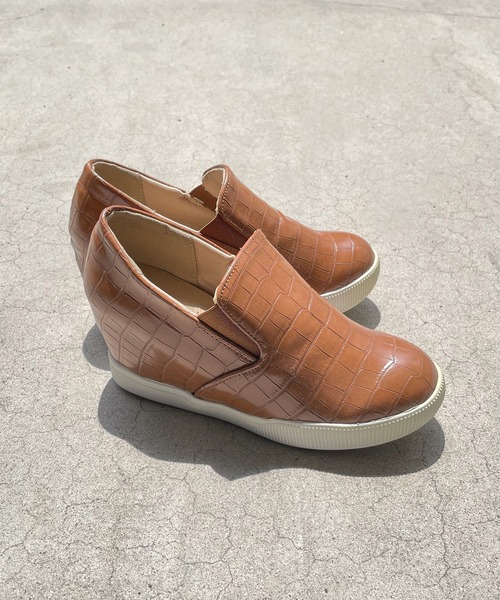 shopnikoniko（ショップニコニコ）の「スリッポン スニーカー インヒール 厚底 インヒールスニーカー（スリッポン・レディース・ブラック/ネイビー/グレー/ブラック系その他/グレー系その他/ブルー系その他/アイボリー/ホワイト/ブラック系その他2/グレー系その他2/ブラック系その他3/ブルー系その他2/キャメル/ホワイト系その他/ブラック系その他4/ベージュ/ブラック系その他5/ブラック系その他6/グレー系その他3/ブラウン系その他/ブラウン・22.5cm/23cm/23.5cm/24cm/24.5cm/25cm）」の21枚目の写真