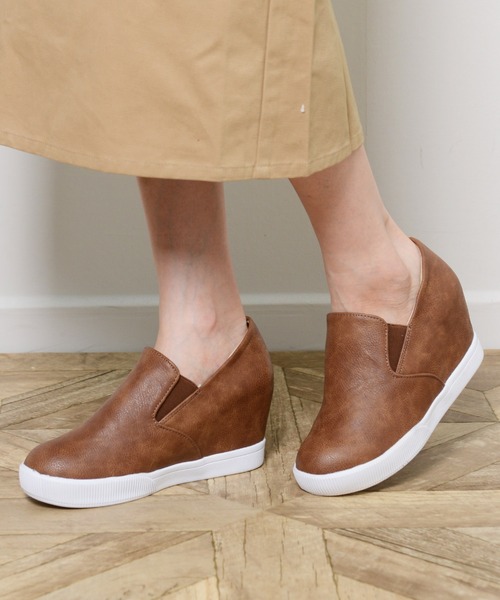 shopnikoniko（ショップニコニコ）の「スリッポン スニーカー インヒール 厚底 インヒールスニーカー（スリッポン・レディース・ブラック/ネイビー/グレー/ブラック系その他/グレー系その他/ブルー系その他/アイボリー/ホワイト/ブラック系その他2/グレー系その他2/ブラック系その他3/ブルー系その他2/キャメル/ホワイト系その他/ブラック系その他4/ベージュ/ブラック系その他5/ブラック系その他6/グレー系その他3/ブラウン系その他/ブラウン・22.5cm/23cm/23.5cm/24cm/24.5cm/25cm）」の15枚目の写真