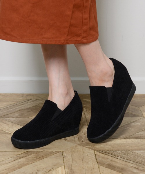 shopnikoniko（ショップニコニコ）の「スリッポン スニーカー インヒール 厚底 インヒールスニーカー（スリッポン・レディース・ブラック/ネイビー/グレー/ブラック系その他/グレー系その他/ブルー系その他/アイボリー/ホワイト/ブラック系その他2/グレー系その他2/ブラック系その他3/ブルー系その他2/キャメル/ホワイト系その他/ブラック系その他4/ベージュ/ブラック系その他5/ブラック系その他6/グレー系その他3/ブラウン系その他/ブラウン・22.5cm/23cm/23.5cm/24cm/24.5cm/25cm）」の10枚目の写真