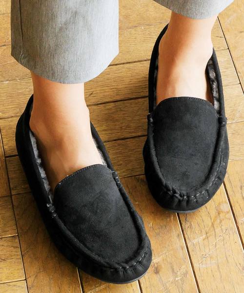 KOBE LETTUCE（コウベレタス）の「フェイクムートンローファーモカシンシューズ【インソール中敷き付】（モカシン/デッキシューズ・レディース・ライトグレー/ブラック/ダークブラウン/ベージュ/シルバー/ブラック系その他/ブラウン系その他/パープル系その他/キャメル/チェック/パープル/ブラウン系その他4/シルバー系その他/ベージュ系その他/ブラック系その他3/ピンク/ブラック系その他2/ブラウン系その他2/ブラウン系その他3/グレー/ダークグリーン/その他/ブラウン系その他5/オリーブ/ピンクベージュ/ホワイト/ネイビー/レオパード・LL/S/M/L）」の4枚目の写真