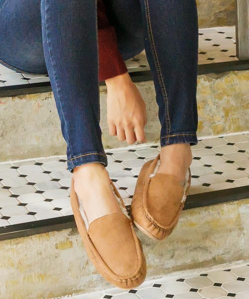 KOBE LETTUCE（コウベレタス）の「フェイクムートンローファーモカシンシューズ【インソール中敷き付】（モカシン/デッキシューズ・レディース・ライトグレー/ブラック/ダークブラウン/ベージュ/シルバー/ブラック系その他/ブラウン系その他/パープル系その他/キャメル/チェック/パープル/ブラウン系その他4/シルバー系その他/ベージュ系その他/ブラック系その他3/ピンク/ブラック系その他2/ブラウン系その他2/ブラウン系その他3/グレー/ダークグリーン/その他/ブラウン系その他5/オリーブ/ピンクベージュ/ホワイト/ネイビー/レオパード・LL/S/M/L）」の21枚目の写真