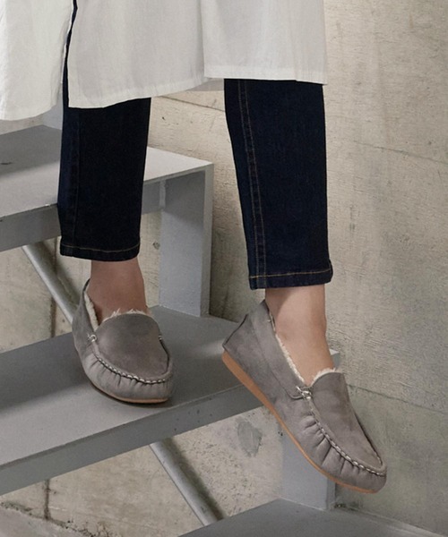 KOBE LETTUCE（コウベレタス）の「フェイクムートンローファーモカシンシューズ【インソール中敷き付】（モカシン/デッキシューズ・レディース・ライトグレー/ブラック/ダークブラウン/ベージュ/シルバー/ブラック系その他/ブラウン系その他/パープル系その他/キャメル/チェック/パープル/ブラウン系その他4/シルバー系その他/ベージュ系その他/ブラック系その他3/ピンク/ブラック系その他2/ブラウン系その他2/ブラウン系その他3/グレー/ダークグリーン/その他/ブラウン系その他5/オリーブ/ピンクベージュ/ホワイト/ネイビー/レオパード・LL/S/M/L）」の8枚目の写真