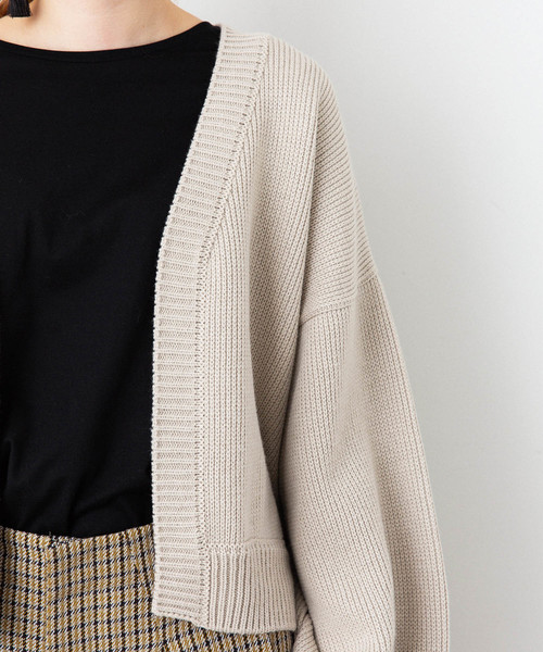 STUDIOUS(ステュディオス)の「【STUDIOUS】ローゲージボリュームスリーブ ショートカーデ(カーディガン/ボレロ・レディース・ライトベージュ/チャコールグレー/ベージュ/オフホワイト/グレイッシュベージュ・FREE)」の18枚目の写真