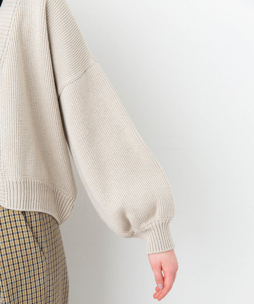 STUDIOUS(ステュディオス)の「【STUDIOUS】ローゲージボリュームスリーブ ショートカーデ(カーディガン/ボレロ・レディース・ライトベージュ/チャコールグレー/ベージュ/オフホワイト/グレイッシュベージュ・FREE)」の22枚目の写真