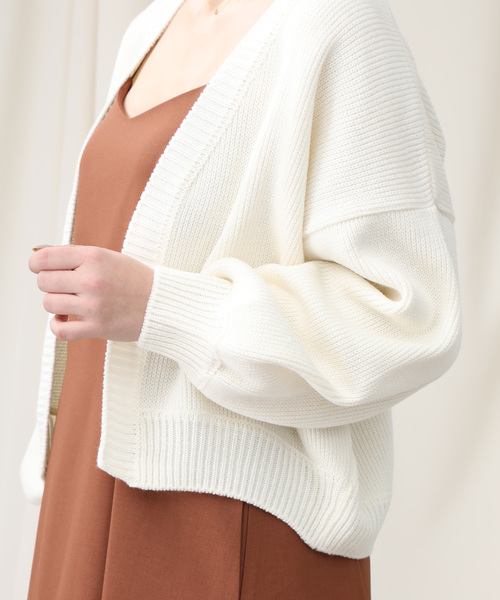 STUDIOUS(ステュディオス)の「【STUDIOUS】ローゲージボリュームスリーブ ショートカーデ(カーディガン/ボレロ・レディース・ライトベージュ/チャコールグレー/ベージュ/オフホワイト/グレイッシュベージュ・FREE)」の10枚目の写真