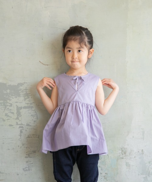 LOWRYS FARM(ローリーズファーム)の「ギャザーボリュームノースリーブ 888013(シャツ/ブラウス・キッズ・ブラック/パープル/オフホワイト・MEDIUM/LARGE/X-LARGE)」の3枚目の写真