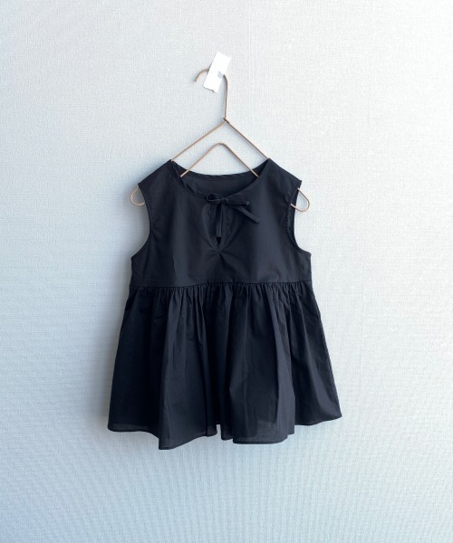 LOWRYS FARM(ローリーズファーム)の「ギャザーボリュームノースリーブ 888013(シャツ/ブラウス・キッズ・ブラック/パープル/オフホワイト・MEDIUM/LARGE/X-LARGE)」の2枚目の写真