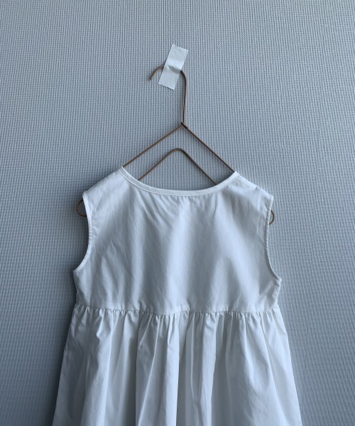 LOWRYS FARM(ローリーズファーム)の「ギャザーボリュームノースリーブ 888013(シャツ/ブラウス・キッズ・ブラック/パープル/オフホワイト・MEDIUM/LARGE/X-LARGE)」の11枚目の写真