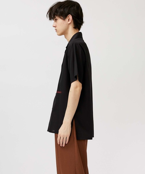 ETHOSENS（エトセンス）の「【ETHOSENS】Embroldered short sleeve shirt/E120-203c（シャツ/ブラウス・メンズ・ブラック/ライトグレー/ピンク・2/3）」の4枚目の写真