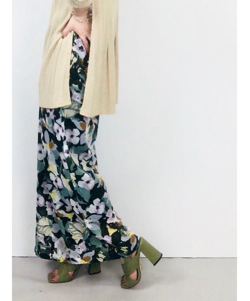 TEVALT(ヴァレット)の「フラワープリント ベルト付き ワイドパンツ(その他パンツ・レディース・イエロー/ネイビー・38)」の9枚目の写真