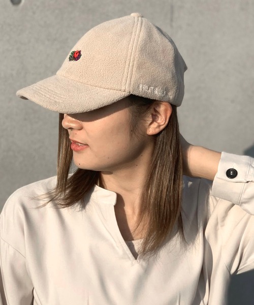 FRUIT OF THE LOOM(フルーツオブザルーム)の「FRUIT OF THE LOOM FLEECE LOGO EMB LOW CAP(キャップ・レディース・ブラック/ベージュ/パープル/ブラウン/オフホワイト/カーキ・FREE)」の5枚目の写真