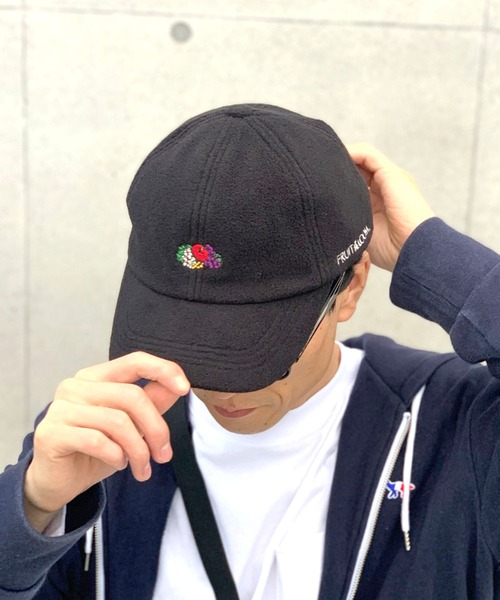 FRUIT OF THE LOOM(フルーツオブザルーム)の「FRUIT OF THE LOOM FLEECE LOGO EMB LOW CAP(キャップ・レディース・ブラック/ベージュ/パープル/ブラウン/オフホワイト/カーキ・FREE)」の3枚目の写真