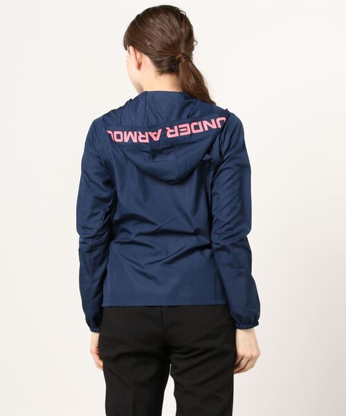 UNDER ARMOUR(アンダーアーマー)の「UAテキストロゴ ウーブン フルジップフーディー(トレーニング/WOMEN)(ナイロンジャケット・レディース・ブラック/ダークネイビー/ダークグレー・XL/SM/MD/LG)」の6枚目の写真
