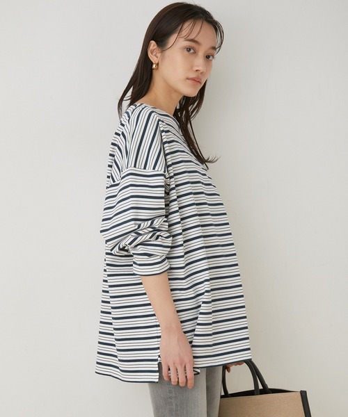 ADAM ET ROPE'（アダムエロペ）の「【WEB限定】BIGボーダープルオーバー（Tシャツ/カットソー・レディース・ブラック系その他/ホワイト系その他/ブルー系その他・FREE）」の3枚目の写真