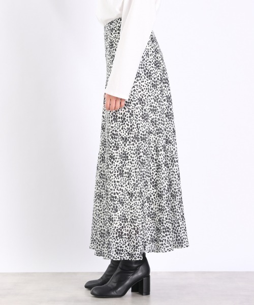 LOWRYS FARM（ローリーズファーム）の「ハナ／キリカエフレアスカート　933167（スカート・レディース・アイボリー/ブラック/グリーン/イエロー・FREE）」の8枚目の写真