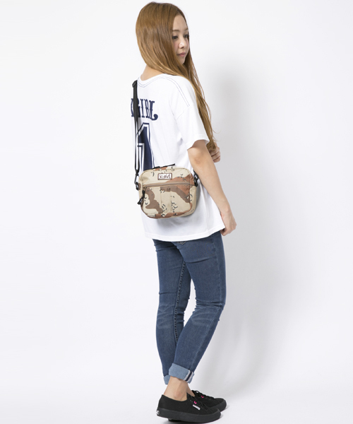 X-girl（エックスガール）の「OUTDOOR SHOULDER BAG（ショルダーバッグ・レディース・カモフラージュ/ブラック/ベージュ/レッド/ブルー・ONE SIZE）」の10枚目の写真