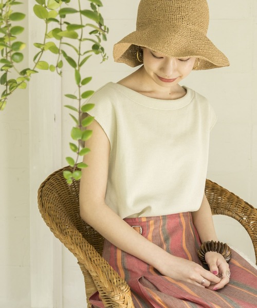 URBAN RESEARCH（アーバンリサーチ）の「【UVカット・速乾】機能素材サーマルボートネックカットソー（Tシャツ/カットソー・レディース・ライトグレー/ブラック/オフホワイト/アイボリー/ミント/ライトカーキ/その他1/キャメル/レッド系その他・FREE）」の3枚目の写真