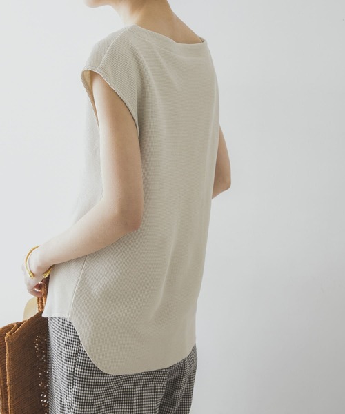 URBAN RESEARCH（アーバンリサーチ）の「【UVカット・速乾】機能素材サーマルボートネックカットソー（Tシャツ/カットソー・レディース・ライトグレー/ブラック/オフホワイト/アイボリー/ミント/ライトカーキ/その他1/キャメル/レッド系その他・FREE）」の13枚目の写真