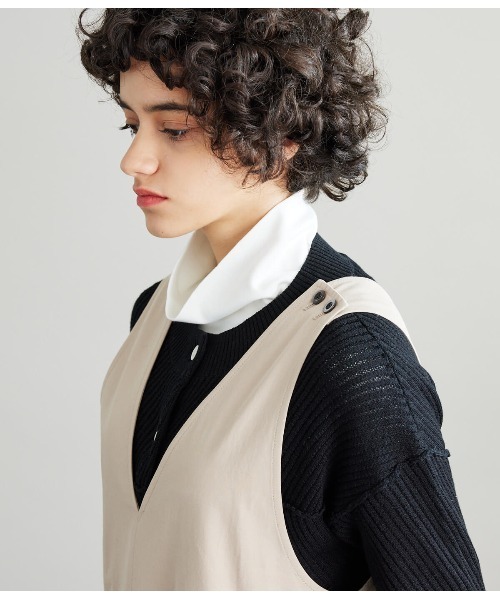 SIPULI(シプリ)の「High Twist Cotton Twill ワイドシルエットサロペット(サロペット/オーバーオール・レディース・ベージュ/ブラック・2)」の9枚目の写真