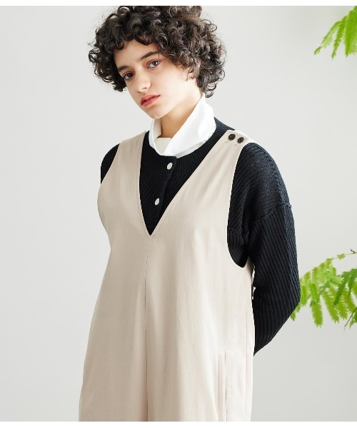 SIPULI(シプリ)の「High Twist Cotton Twill ワイドシルエットサロペット(サロペット/オーバーオール・レディース・ベージュ/ブラック・2)」の10枚目の写真