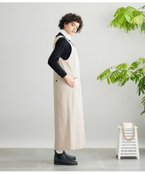 SIPULI(シプリ)の「High Twist Cotton Twill ワイドシルエットサロペット(サロペット/オーバーオール・レディース・ベージュ/ブラック・2)」の12枚目の写真