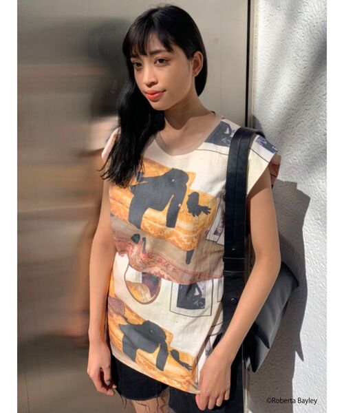 EMODA（エモダ）の「パネルフォトロングトップ（Tシャツ/カットソー・レディース・ベージュ/グレー/レッド・FREE）」の3枚目の写真