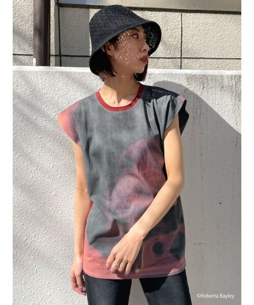 EMODA（エモダ）の「パネルフォトロングトップ（Tシャツ/カットソー・レディース・ベージュ/グレー/レッド・FREE）」の10枚目の写真