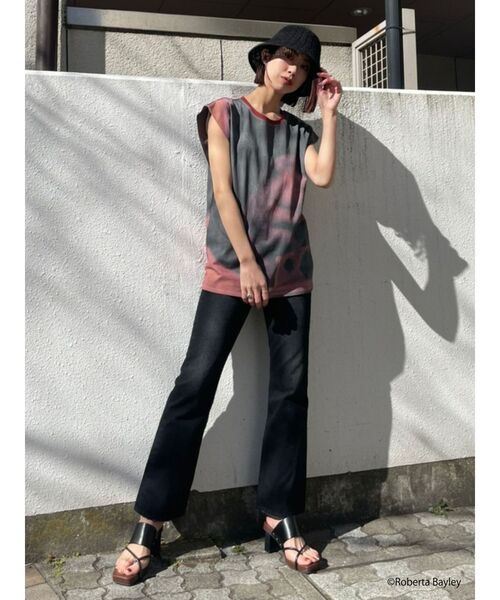 EMODA（エモダ）の「パネルフォトロングトップ（Tシャツ/カットソー・レディース・ベージュ/グレー/レッド・FREE）」の21枚目の写真