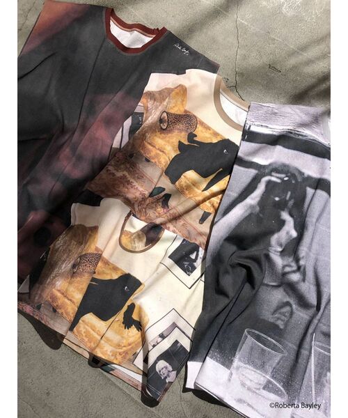 EMODA（エモダ）の「パネルフォトロングトップ（Tシャツ/カットソー・レディース・ベージュ/グレー/レッド・FREE）」の16枚目の写真