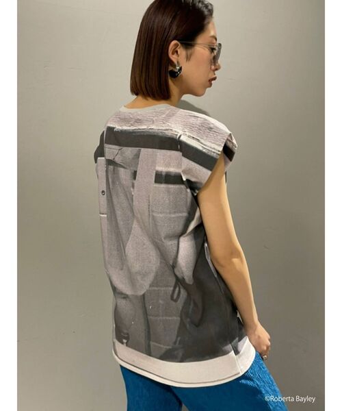 EMODA（エモダ）の「パネルフォトロングトップ（Tシャツ/カットソー・レディース・ベージュ/グレー/レッド・FREE）」の19枚目の写真