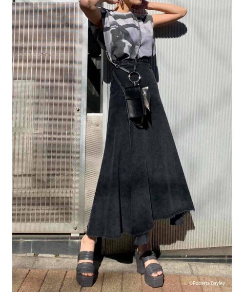 EMODA（エモダ）の「パネルフォトロングトップ（Tシャツ/カットソー・レディース・ベージュ/グレー/レッド・FREE）」の11枚目の写真