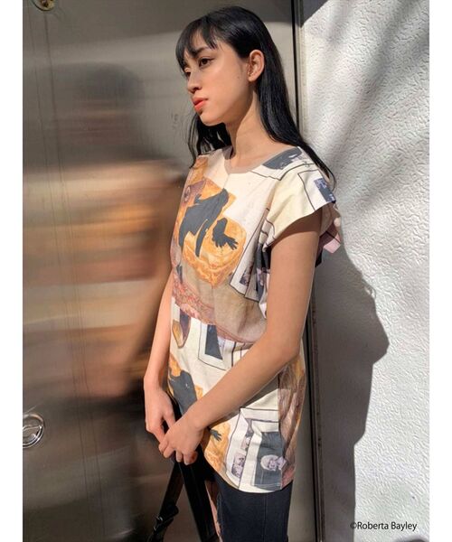 EMODA（エモダ）の「パネルフォトロングトップ（Tシャツ/カットソー・レディース・ベージュ/グレー/レッド・FREE）」の5枚目の写真